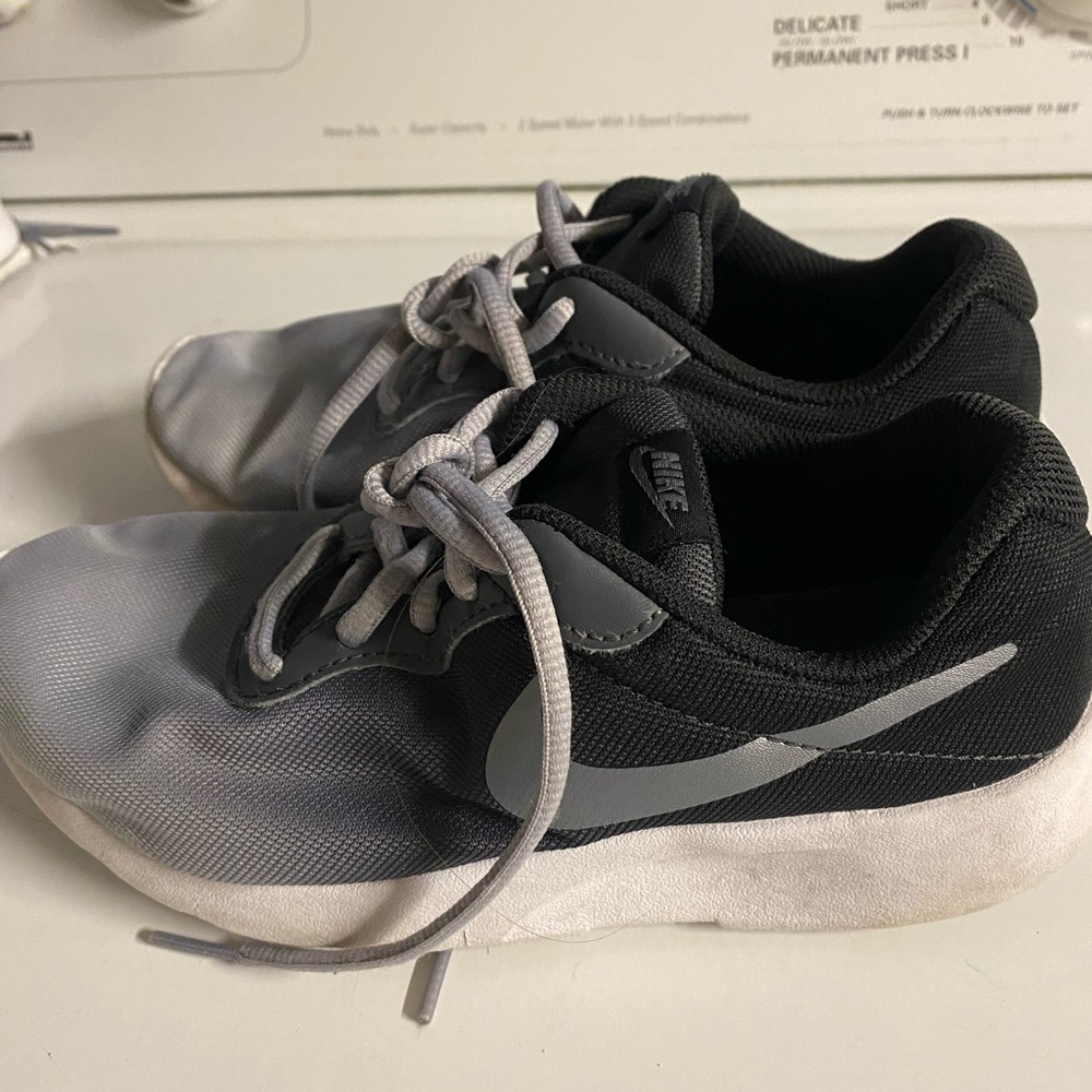 Nike tennis shoes size 3